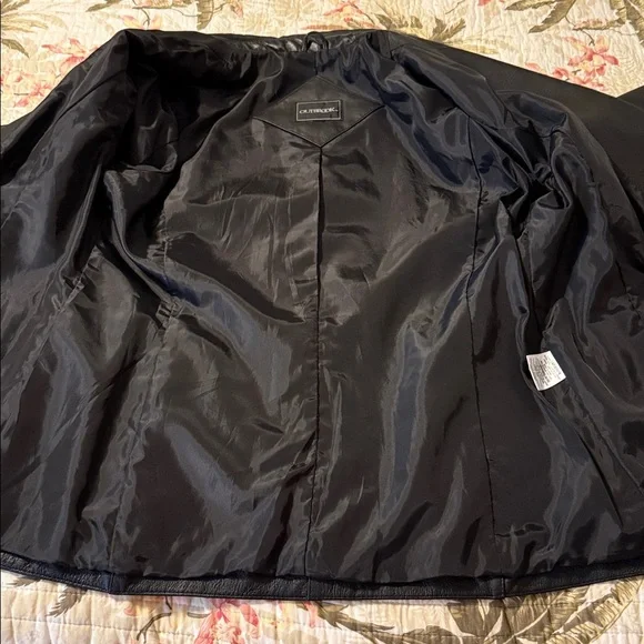 Womens leather jacket size L 12/14, black. Like new, very clean - Picture 10 of 10